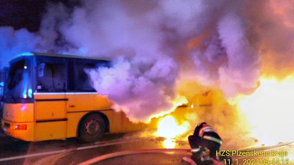 Na Plzeňsku shořel autobus. Řidič byl pod vlivem alkoholu